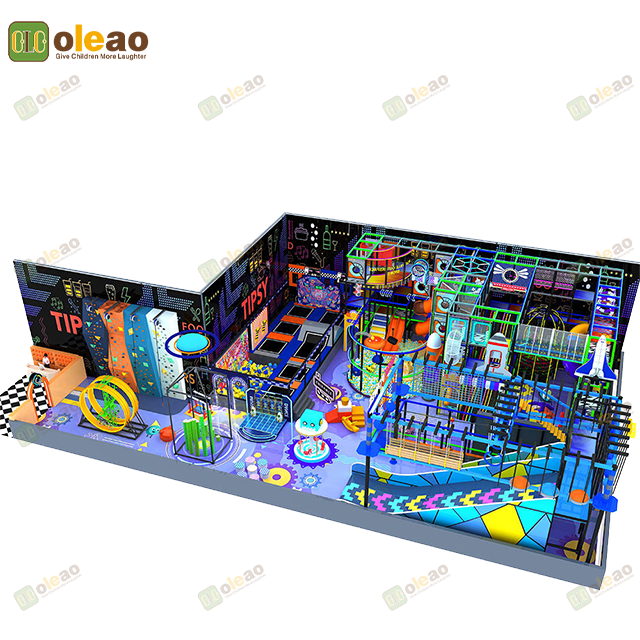 Alles-in-&eacute;&eacute;n binnenspeeltuinsystemen – trampoline, glijbaan en klimmen