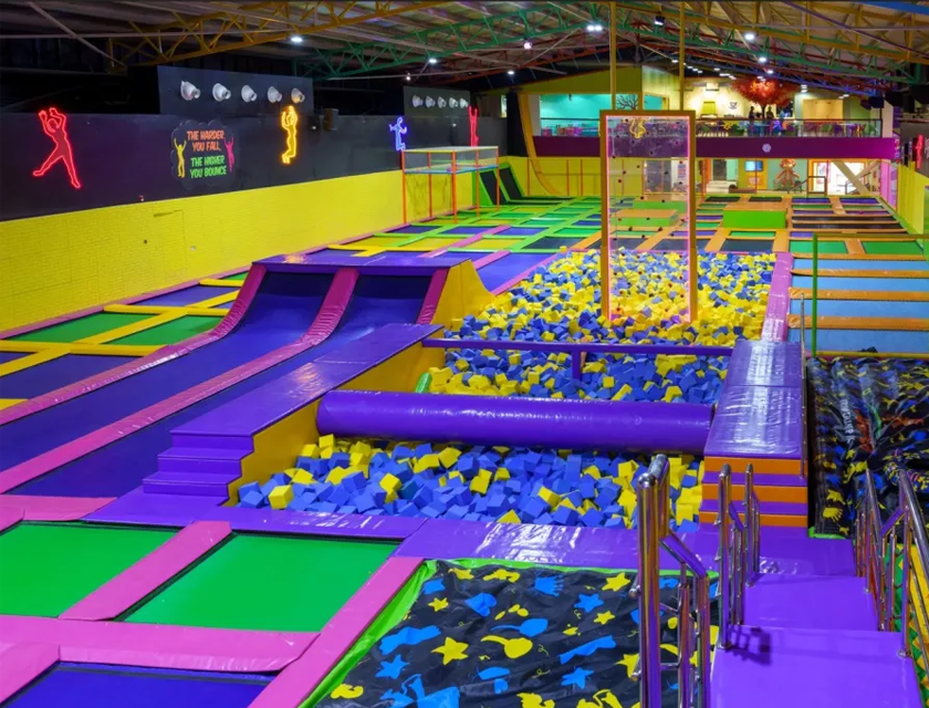 Equipo de diversión de trampolín grande
